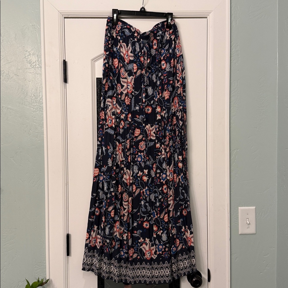 Dress Forum Navy and Coral Floral Skirt